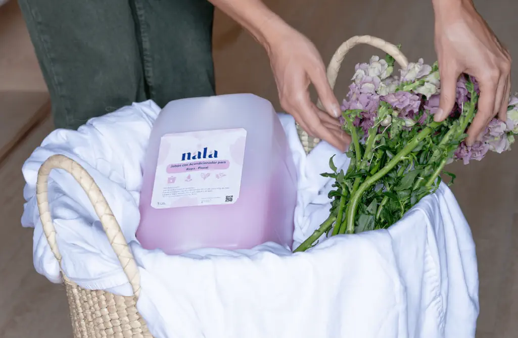 Primavera: el momento perfecto para resetear tu hogar (y tus hábitos) mesa de trabajo 2nala02